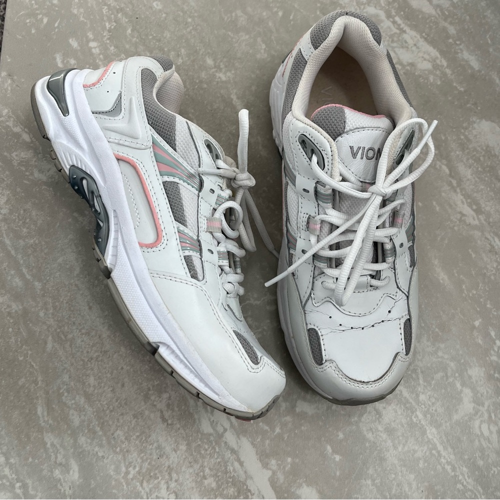 Vionic Walker Sneakers- Size US 8 Wide